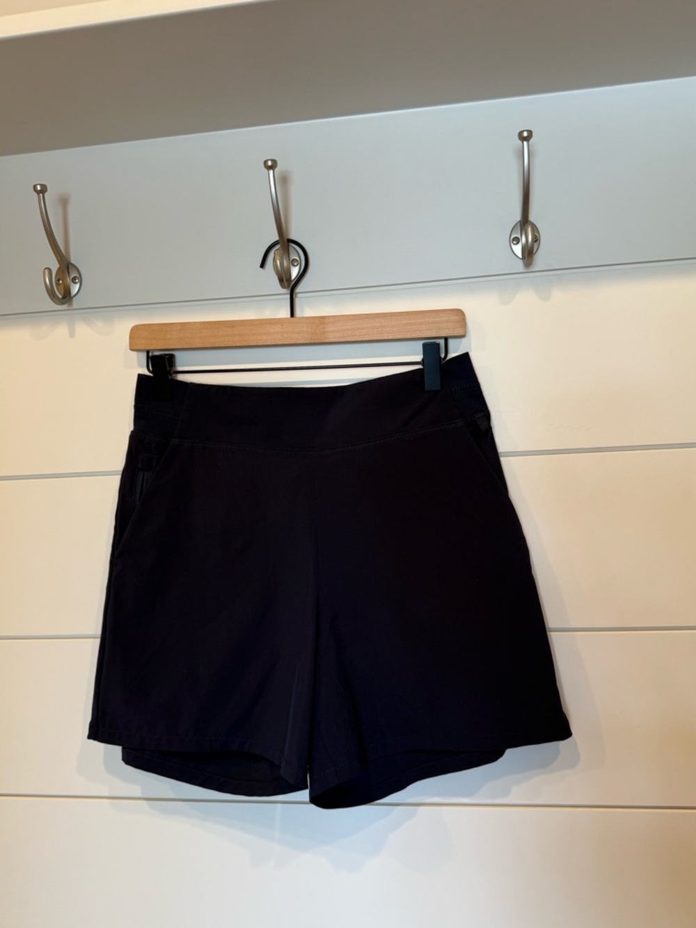 Athleta Brooklyn shorts 8 Tall - Picture 3 of 8